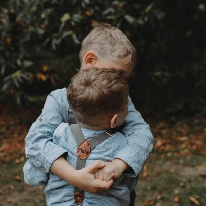 Graue Hosenträger für Kinder