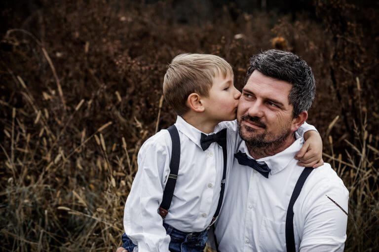 Optimal für Hochzeiten: Set Vater Sohn Hosenträger & Fliegen in schwarz