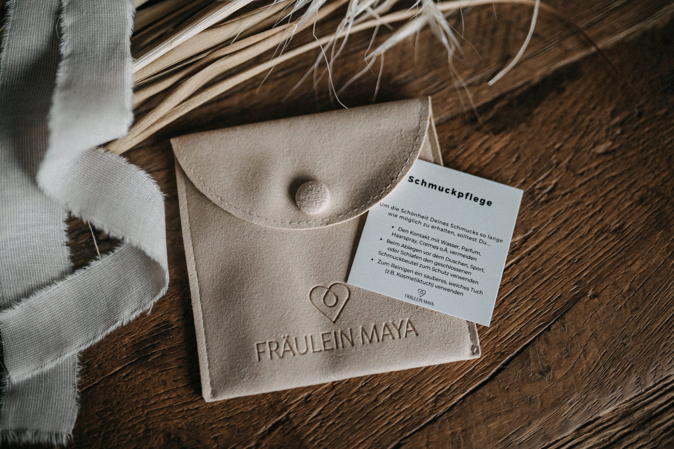 Discover the Best Handcrafted Leather Bags: Fraeulein Maya’s Artisan Elegance