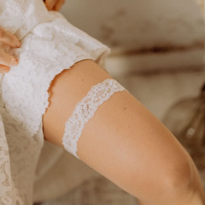 Spitzen Strumpfband mit Perlen Hochzeitskleid